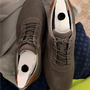 Men's Gray Sneakers with Brown Accents
